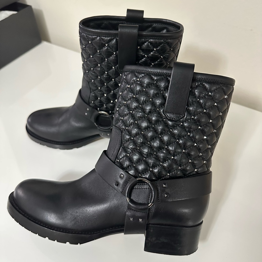 ❤️Valentino Rockstud boots, authentic